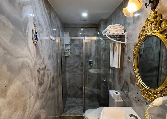 Constantinopolis Hotell 3*